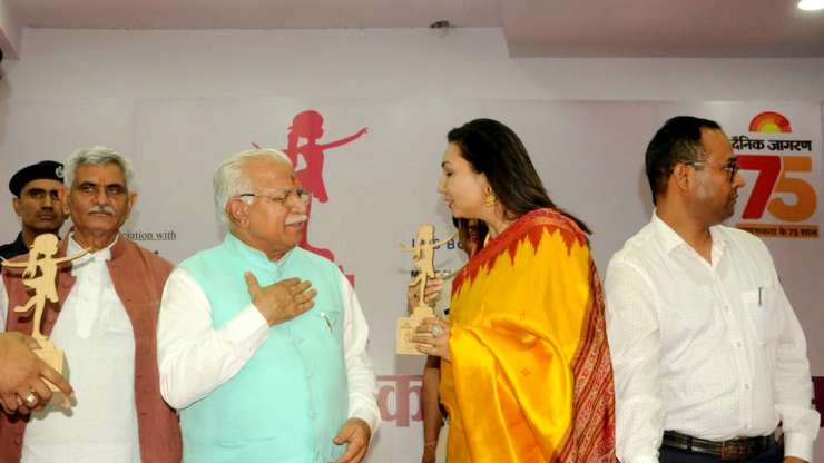 Naaz Hai Betiya